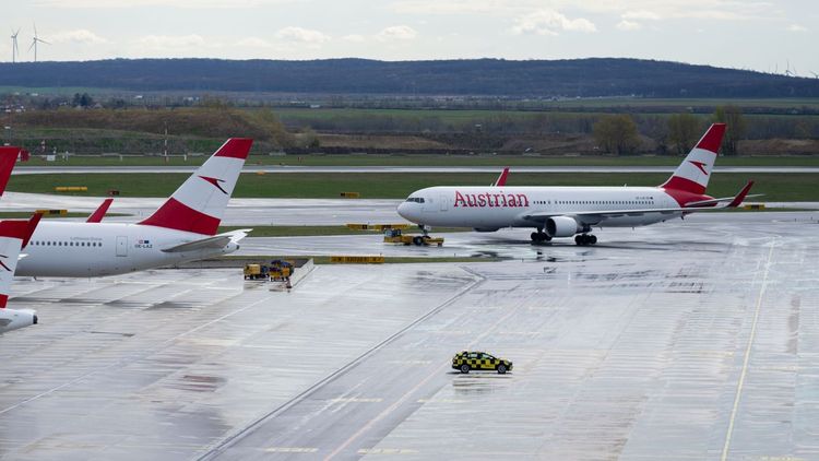 AUA Flugzeug Hagel